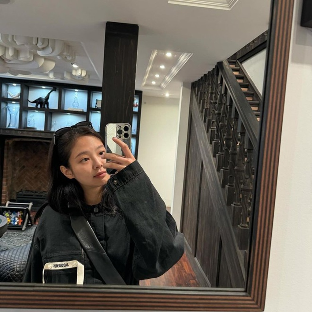 Ảnh chụp tại một nhà hàng Việt Nam của Jennie hút gần 3 triệu lượt thích - 2 Ảnh chụp tại một nhà hàng Việt Nam của Jennie hút gần 3 triệu lượt thích - 2