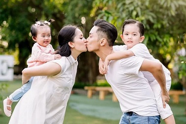 Tuấn Hưng, Phan Hiển khoe ảnh hôn vợ