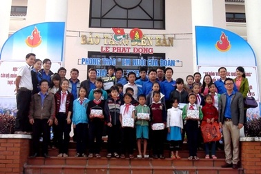 Phong trào “Em nuôi của Đoàn” nâng cánh ước mơ cho học sinh nghèo