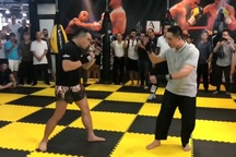 Võ sư Flores muốn “đòi lại công bằng” cho sư huynh sau trận thua Lưu Cường