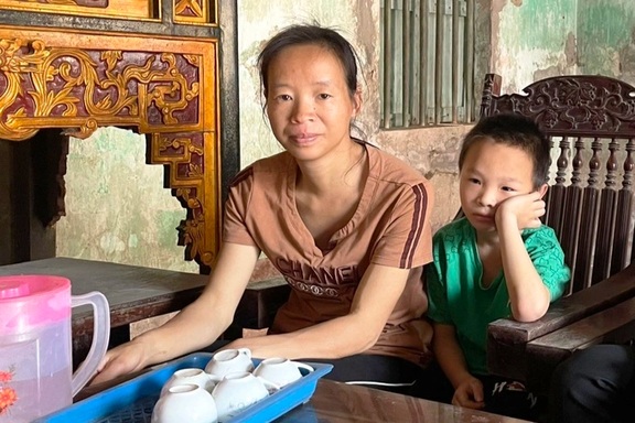 Khốn cảnh gia đình vợ ung thư, chồng "ngơ", con "khờ"