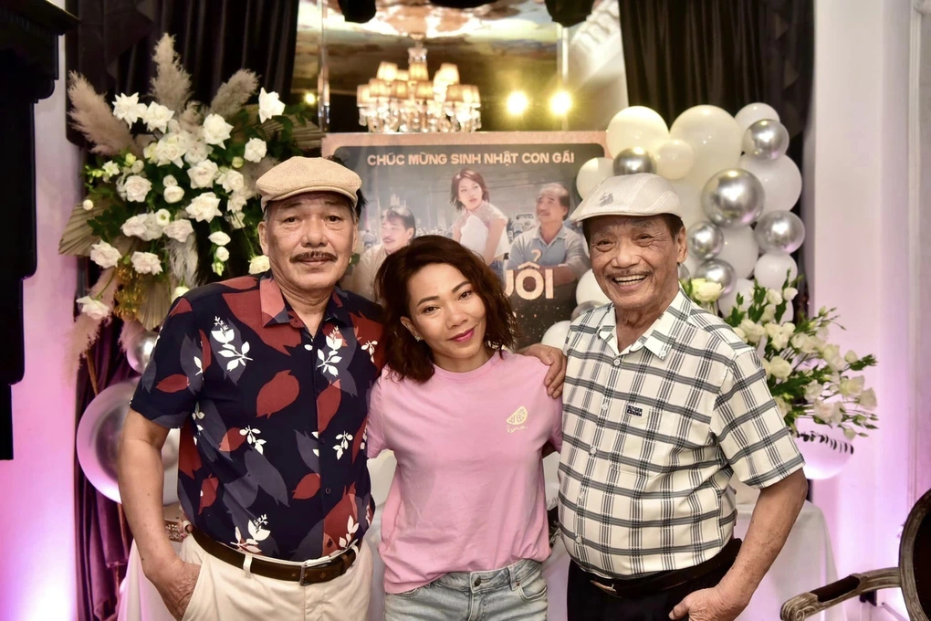 NSND Trần Hiếu tuổi U90: Sợ bà xã rời bỏ, vẫn đau đáu với âm nhạc - 3 NSND Trần Hiếu tuổi U90: Sợ bà xã rời bỏ, vẫn đau đáu với âm nhạc - 3