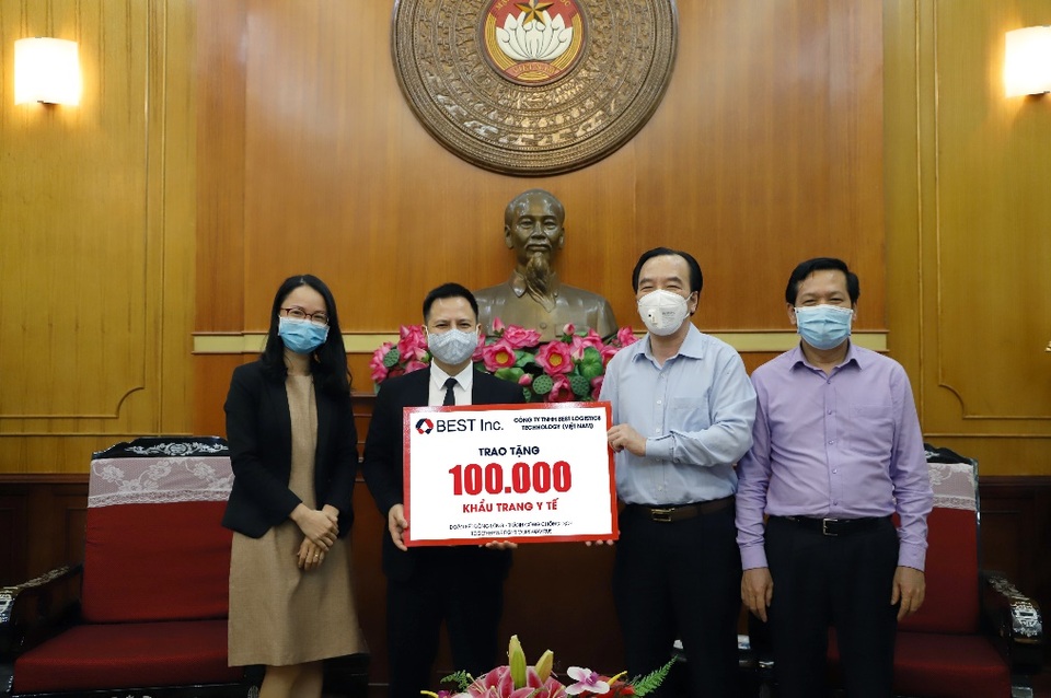 BEST Inc. trao tặng 100.000 khẩu trang y tế cho Ủy ban Trung ương Mặt trận Tổ quốc Việt Nam - 1 BEST Inc. trao tặng 100.000 khẩu trang y tế cho Ủy ban Trung ương Mặt trận Tổ quốc Việt Nam - 1
