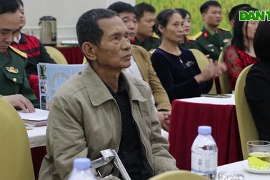 Bàn giao 2 cuốn nhật ký của liệt sỹ tới thân nhân