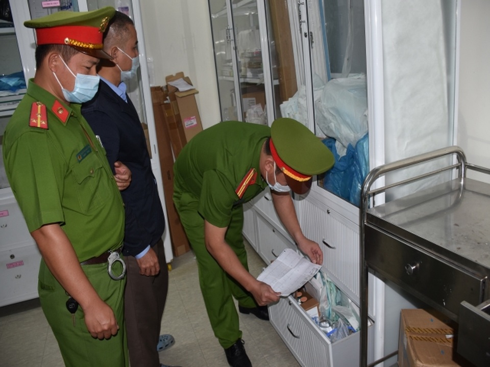 Bắt tạm giam 3 bác sĩ, điều dưỡng viên gian lận bảo hiểm y tế - 2 Bắt tạm giam 3 bác sĩ, điều dưỡng viên gian lận bảo hiểm y tế - 2