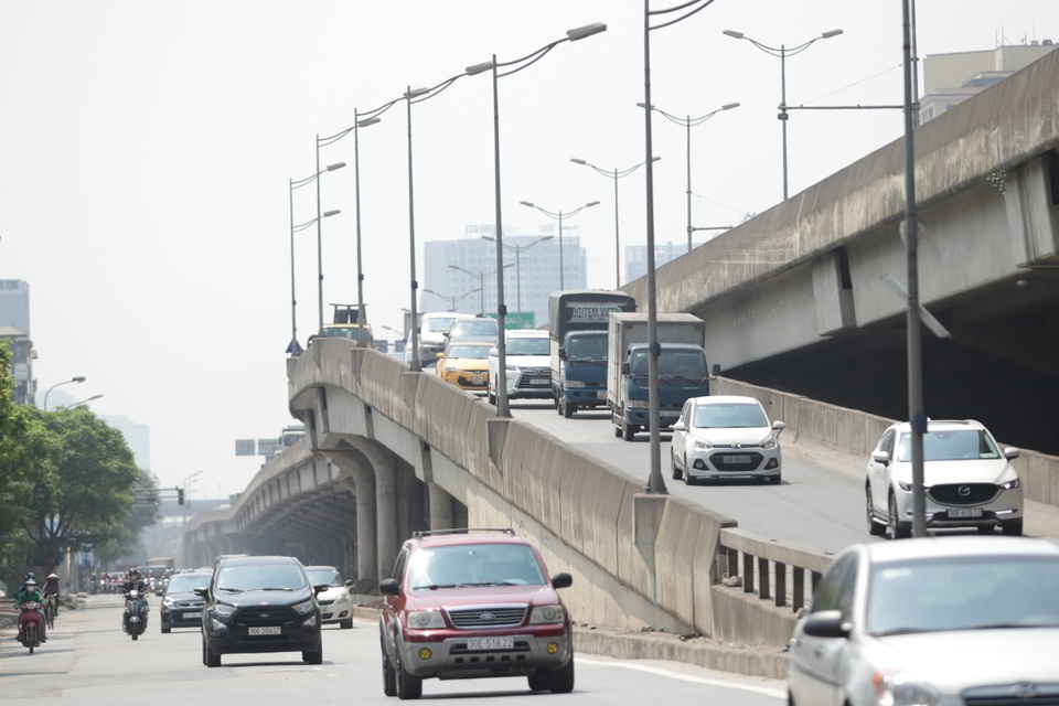 Hà Nội: Dòng xe cộ nối đuôi nhau dù chưa hết hạn cách ly - 3 Hà Nội: Dòng xe cộ nối đuôi nhau dù chưa hết hạn cách ly - 3