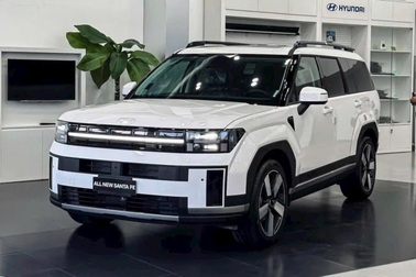 Hyundai Santa Fe được giảm 65 triệu đồng tại đại lý, quyết "đấu" Everest