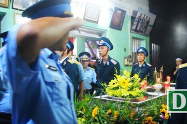 Đồng đội tiễn biệt phi công Trần Quang Khải