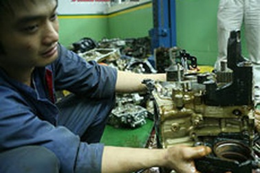 Xem "mổ thịt" Lexus RX400h! 