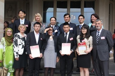 Hai học sinh Việt Nam được vinh danh tại Australia