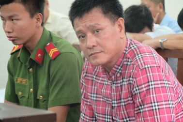 Luật sư lại xin hoãn phiên tòa xét xử cán bộ hải quan nhận hối lộ