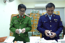 Hà Nội: Xe tải vận chuyển lô thuốc lá điện tử gần 4 tỷ đồng