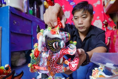 Thất nghiệp, chàng trai vẫn nuôi cả gia đình nhờ món đồ chơi yêu thích