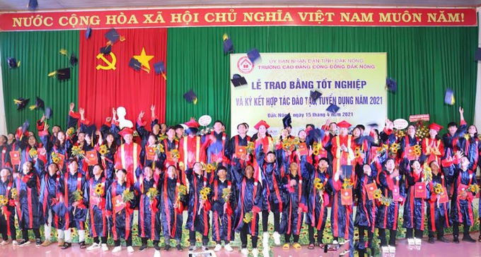 Trường Cao Đẳng Cộng Đồng Đắk Nông: Trao bằng tốt nghiệp cho 74 tân khoa khóa đầu tiên - Ảnh 4. Trường Cao Đẳng Cộng Đồng Đắk Nông: Trao bằng tốt nghiệp cho 74 tân khoa khóa đầu tiên - Ảnh 4.