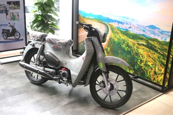 Cận cảnh xe máy Honda Super Cub 2026 giá 87,37 triệu đồng tại Việt Nam