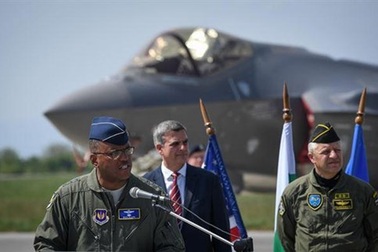 Mỹ điều vũ khí hiện đại tới châu Âu và hệ lụy khó lường