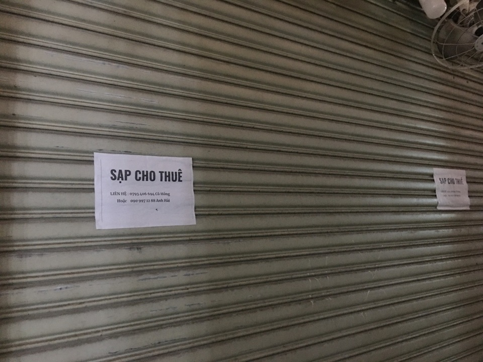 Buôn bán ế ẩm, hàng loạt tiểu thương chợ Bến Thành quyết định bán quầy - 2 Buôn bán ế ẩm, hàng loạt tiểu thương chợ Bến Thành quyết định bán quầy - 2