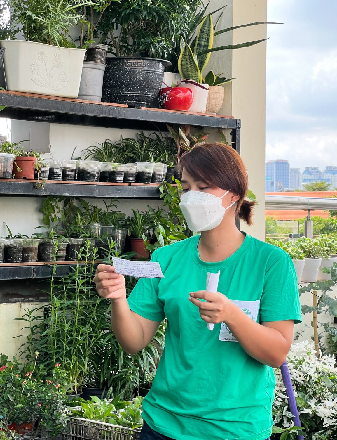 Chợ phiên có hàng nghìn cây giống giá 0 đồng trên nóc nhà 20m2 - 8 Chợ phiên có hàng nghìn cây giống giá 0 đồng trên nóc nhà 20m2 - 8