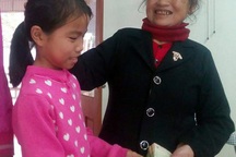 Cô bé nghèo lớp 4 nhặt được gần 40 triệu đồng tìm người trả lại