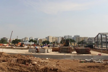 Hà Nội: Cấp tốc thi công bệnh viện dã chiến để tiếp nhận F0 nặng, nguy kịch