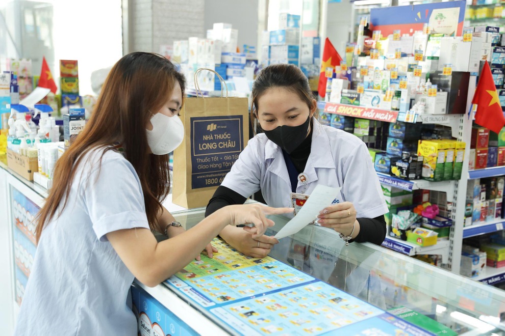 Lợi ích từ việc Long Châu cung cấp xuất xứ thuốc ngay trên hóa đơn bán lẻ - 1 Lợi ích từ việc Long Châu cung cấp xuất xứ thuốc ngay trên hóa đơn bán lẻ - 1