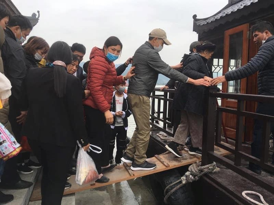 Biển người nườm nượp đổ về ngôi chùa lớn nhất thế giới ở Hà Nam - 9 Biển người nườm nượp đổ về ngôi chùa lớn nhất thế giới ở Hà Nam - 9