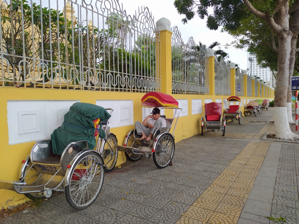 Xích lô du lịch ế ẩm giữa “cơn bão” dịch Covid-19 - 1 Xích lô du lịch ế ẩm giữa “cơn bão” dịch Covid-19 - 1