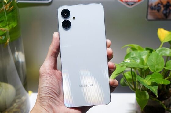 Loạt điện thoại giá rẻ 2 triệu tốt nhất để mua năm 2025: Pin khủng, có cả 5G!