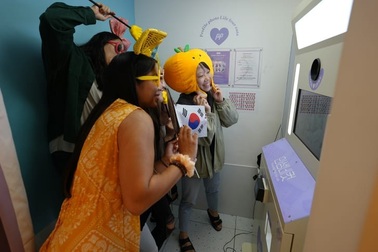 Trào lưu chụp ảnh trong buồng 20 năm trước "gây sốt" trở lại