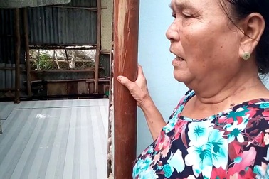 Người dân lo lắng sụp lún nhà ở Bạc Liêu.