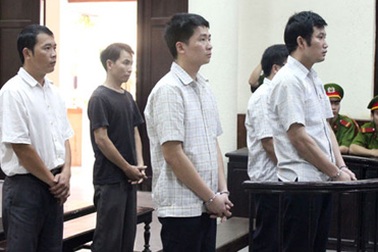 Biến xe sang Lexus, Hummer thành xe nát để... bán thanh lý