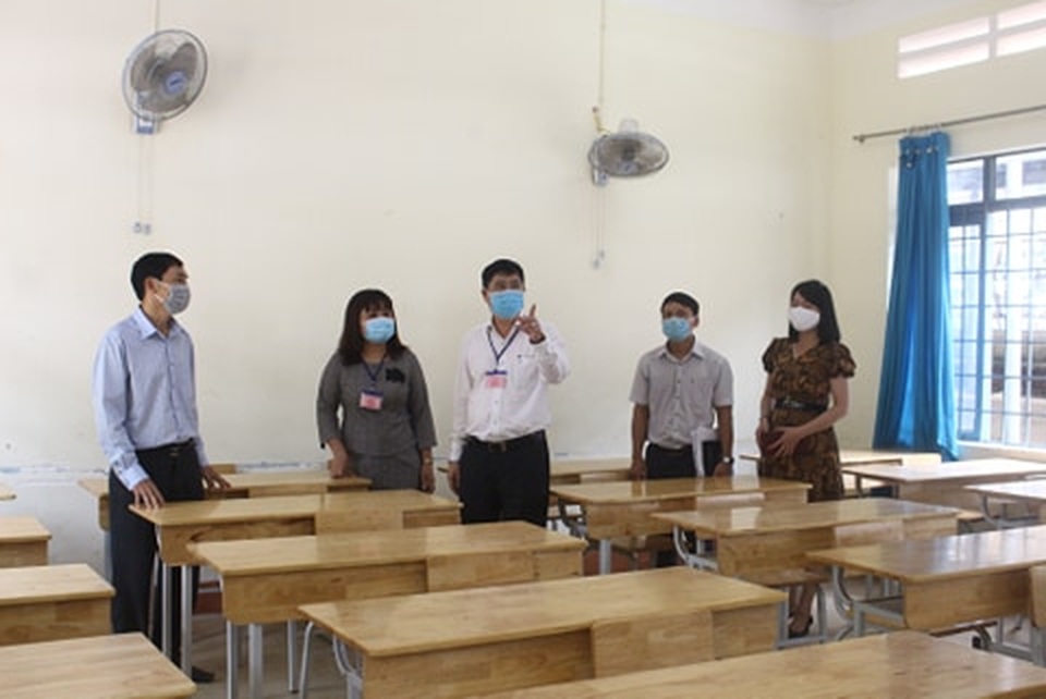 Thi tốt nghiệp THPT đợt 2: Thí sinh và phụ huynh bày tỏ nhiều lo lắng - 2 Thi tốt nghiệp THPT đợt 2: Thí sinh và phụ huynh bày tỏ nhiều lo lắng - 2