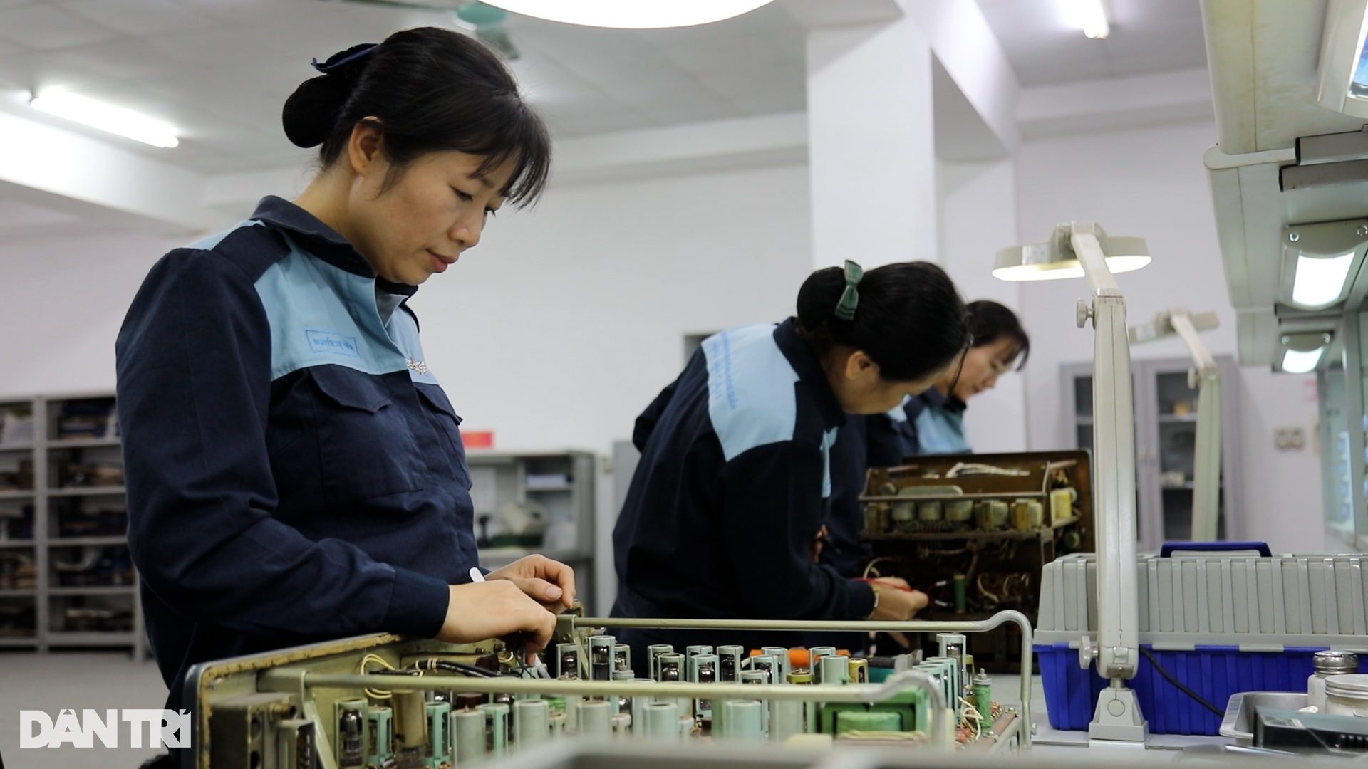 Bên trong nhà máy sửa chữa tên lửa lớn nhất Việt Nam - 7 Bên trong nhà máy sửa chữa tên lửa lớn nhất Việt Nam - 7