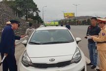 Sẽ truy tìm tổ chức đứng sau tiếp tay cho taxi “dù”