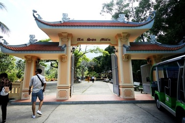 Nhân viên ngân hàng giúp phá án trộm tiền công đức