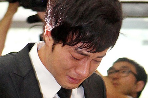 So Ji Sub nức nở khi hay tin Park Yong Ha qua đời