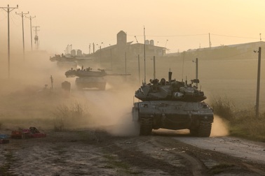 Xe tăng Israel tiến vào nam Gaza, nguy cơ xung đột lan khắp Trung Đông