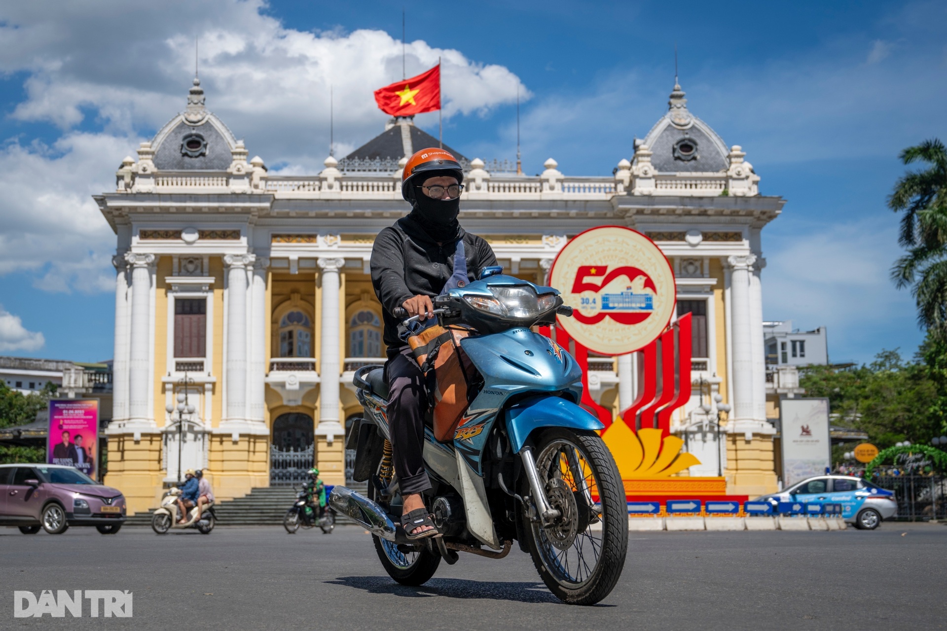 Hà Nội nắng nóng hơn 40 độ C, mặt đường xuất hiện ảo ảnh - 2 Hà Nội nắng nóng hơn 40 độ C, mặt đường xuất hiện ảo ảnh - 2