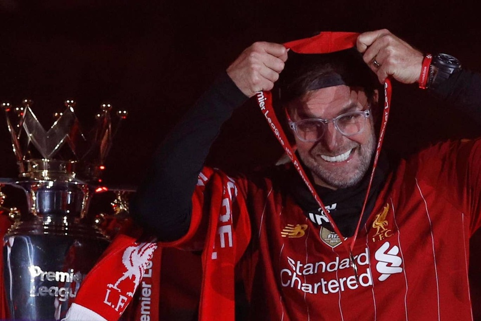 Liverpool ngập tràn hạnh phúc nhận cúp vô địch Premier League - 12 Liverpool ngập tràn hạnh phúc nhận cúp vô địch Premier League - 12