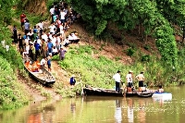 Hà Tĩnh: Rủ nhau tắm sông bé gái 10 tuổi bị nước cuốn trôi