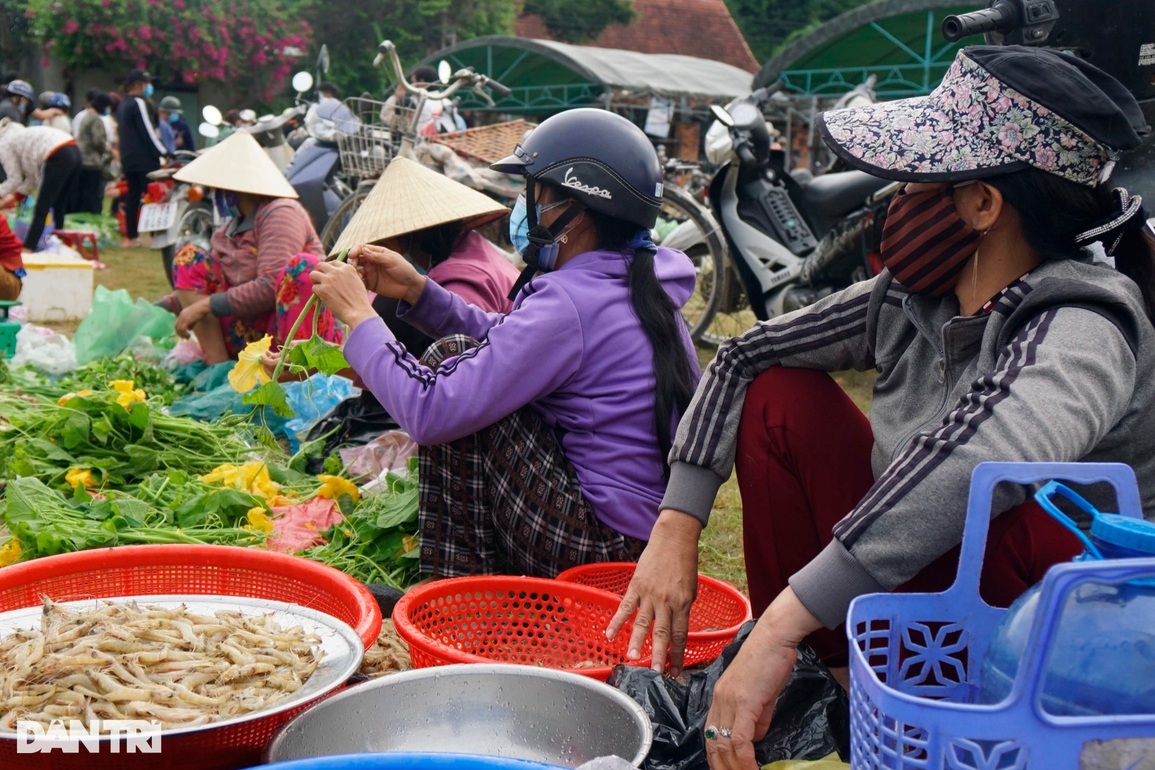 Mùng 1 Tết đi chợ Gò mua bó rau muống cầu gì được nấy - 10 Mùng 1 Tết đi chợ Gò mua bó rau muống cầu gì được nấy - 10