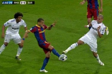 "Vua ăn vạ" Dani Aves trượt giải… “Oscar sân cỏ”