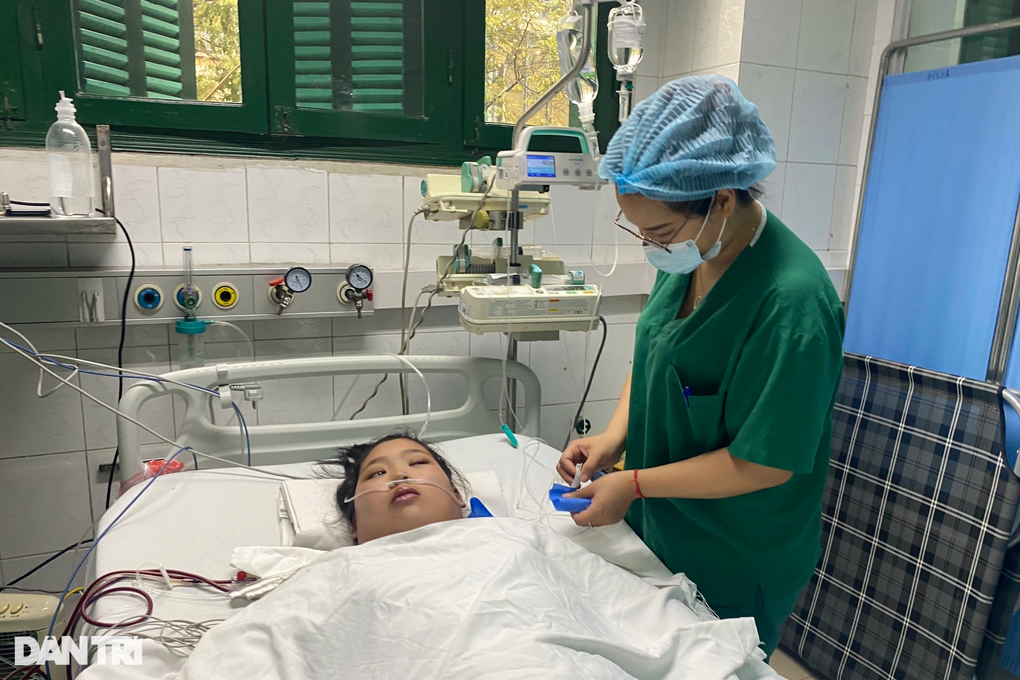 Bác sĩ kêu gọi nhà hảo tâm giúp cô bé 14 tuổi thêm cơ hội được sống - 2 Bác sĩ kêu gọi nhà hảo tâm giúp cô bé 14 tuổi thêm cơ hội được sống - 2