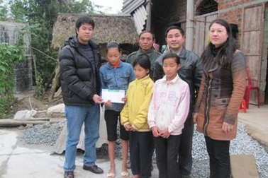 4,5 triệu đồng đến với hai hoàn cảnh khó khăn