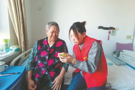 Người trẻ "đổ xô" vào viện dưỡng lão, vừa hạnh phúc vừa kiếm được tiền
