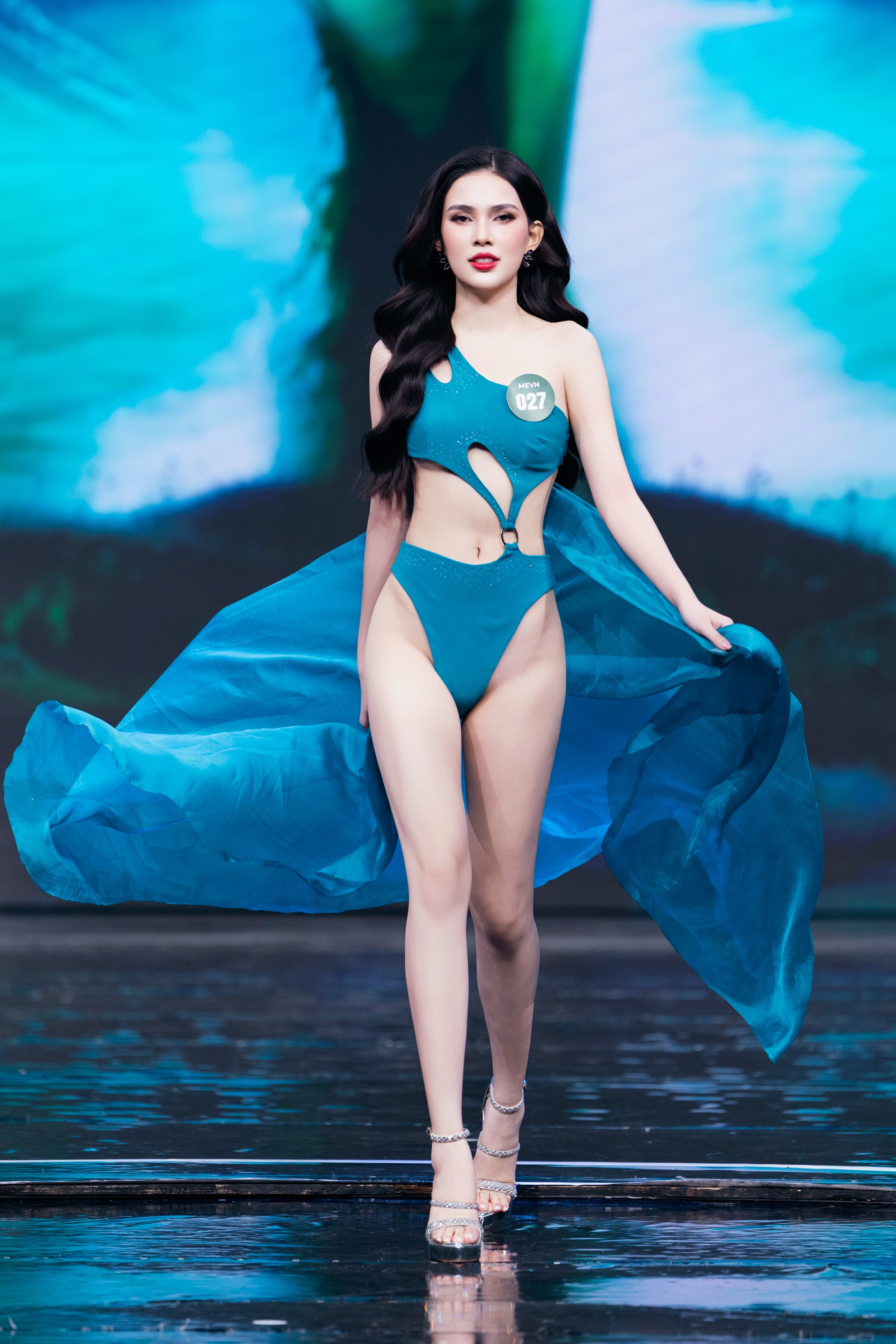 Thí sinh Hoa hậu Trái đất Việt Nam diễn bikini để lộ chi tiết nhạy cảm - 7 Thí sinh Hoa hậu Trái đất Việt Nam diễn bikini để lộ chi tiết nhạy cảm - 7