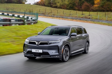 VinFast công bố bàn giao lô xe VF 9 đầu tiên vào ngày 27/3