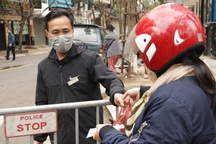 Phố Trúc Bạch: Cách ly, khử trùng và được tiếp tế nhu yếu phẩm