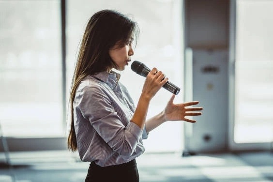 Hur rika barn använder pengar för att förbättra sina profiler - 1 Cách các cậu ấm cô chiêu dùng tiền để làm đẹp hồ sơ - 1