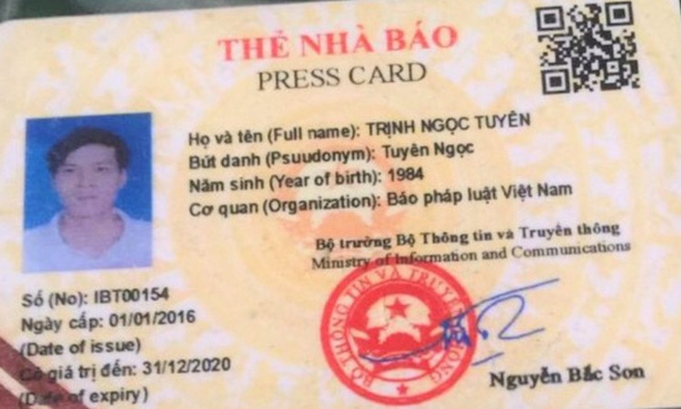 Người mạo danh Cục Báo chí tặng hoa Công an Thanh Hóa dùng thẻ nhà báo giả - 1 Người mạo danh Cục Báo chí tặng hoa Công an Thanh Hóa dùng thẻ nhà báo giả - 1